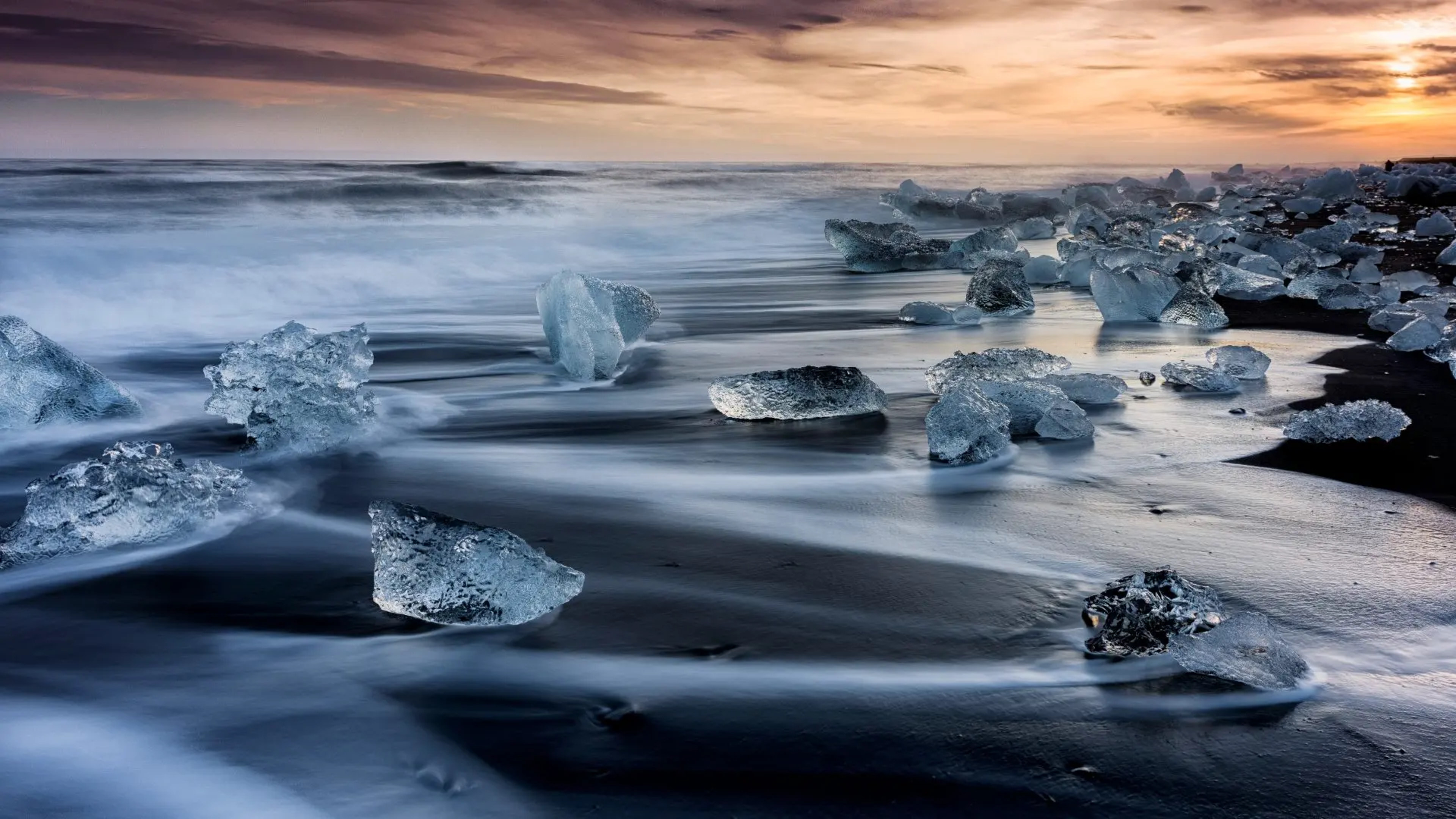 Diamond Beach, Breidamerkursandur, at sunset