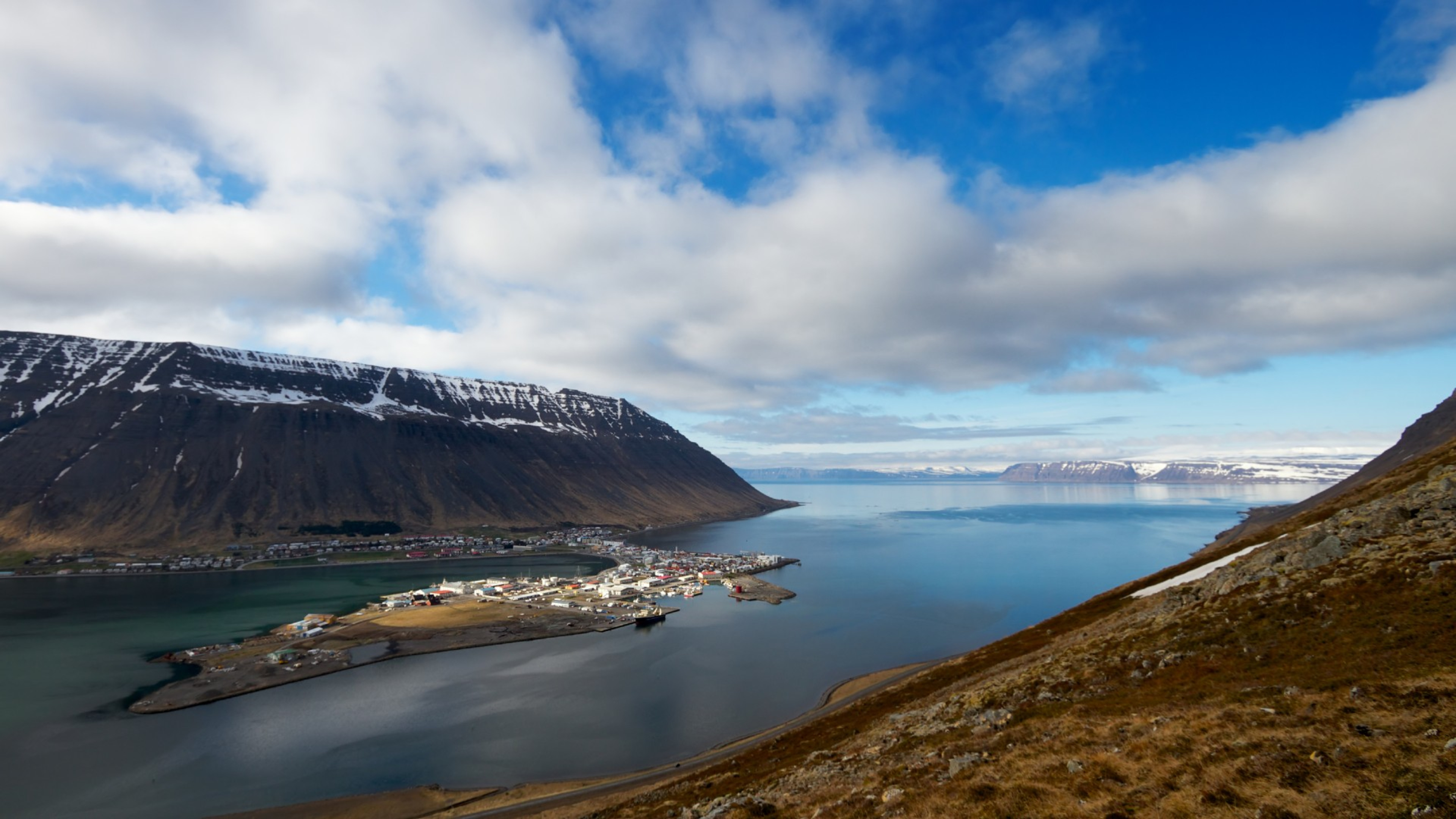 The town of Ísafjörður seen from above