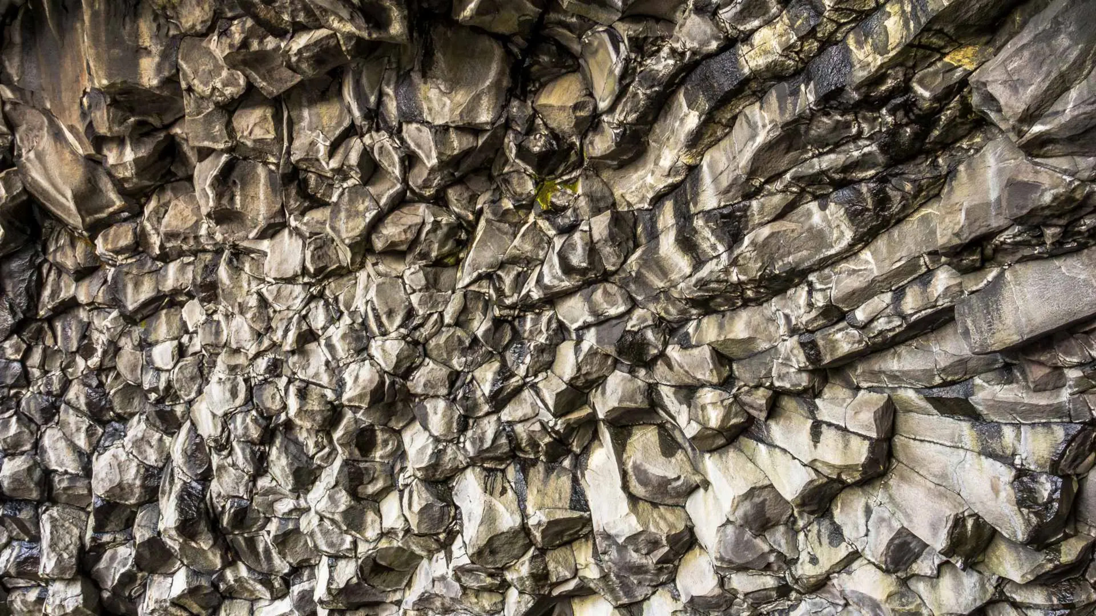 reynisfjara-basalt-columns.jpg.webp