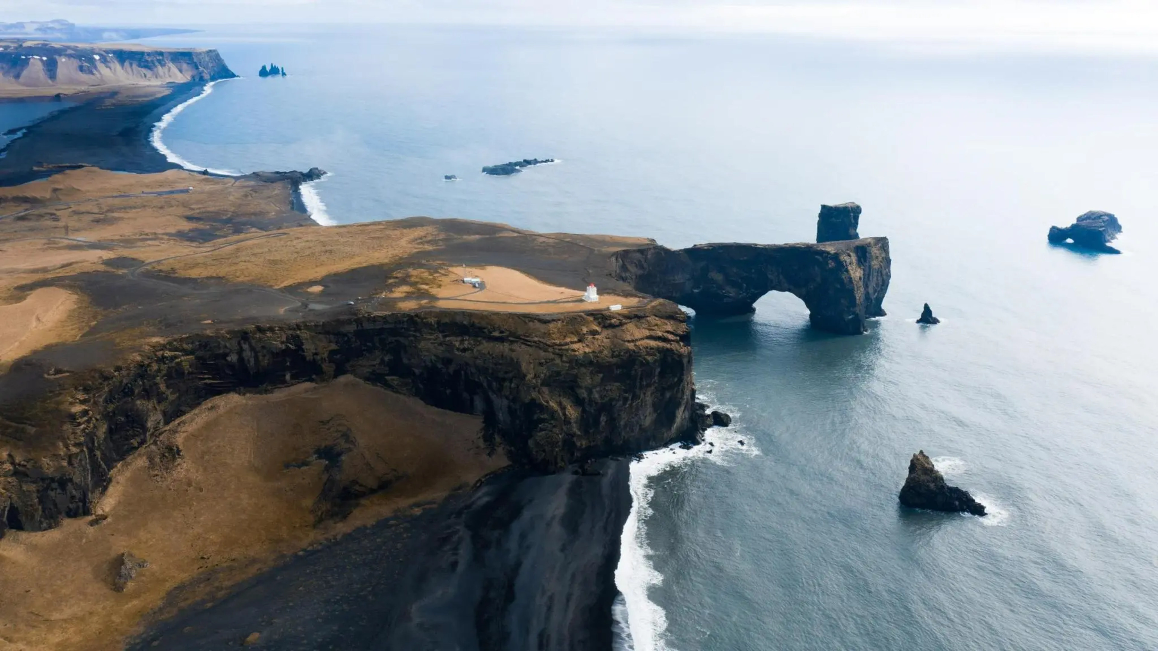 dyraholey-reynisfjara-asa-steinarsdottir-2048x1152.jpg.webp