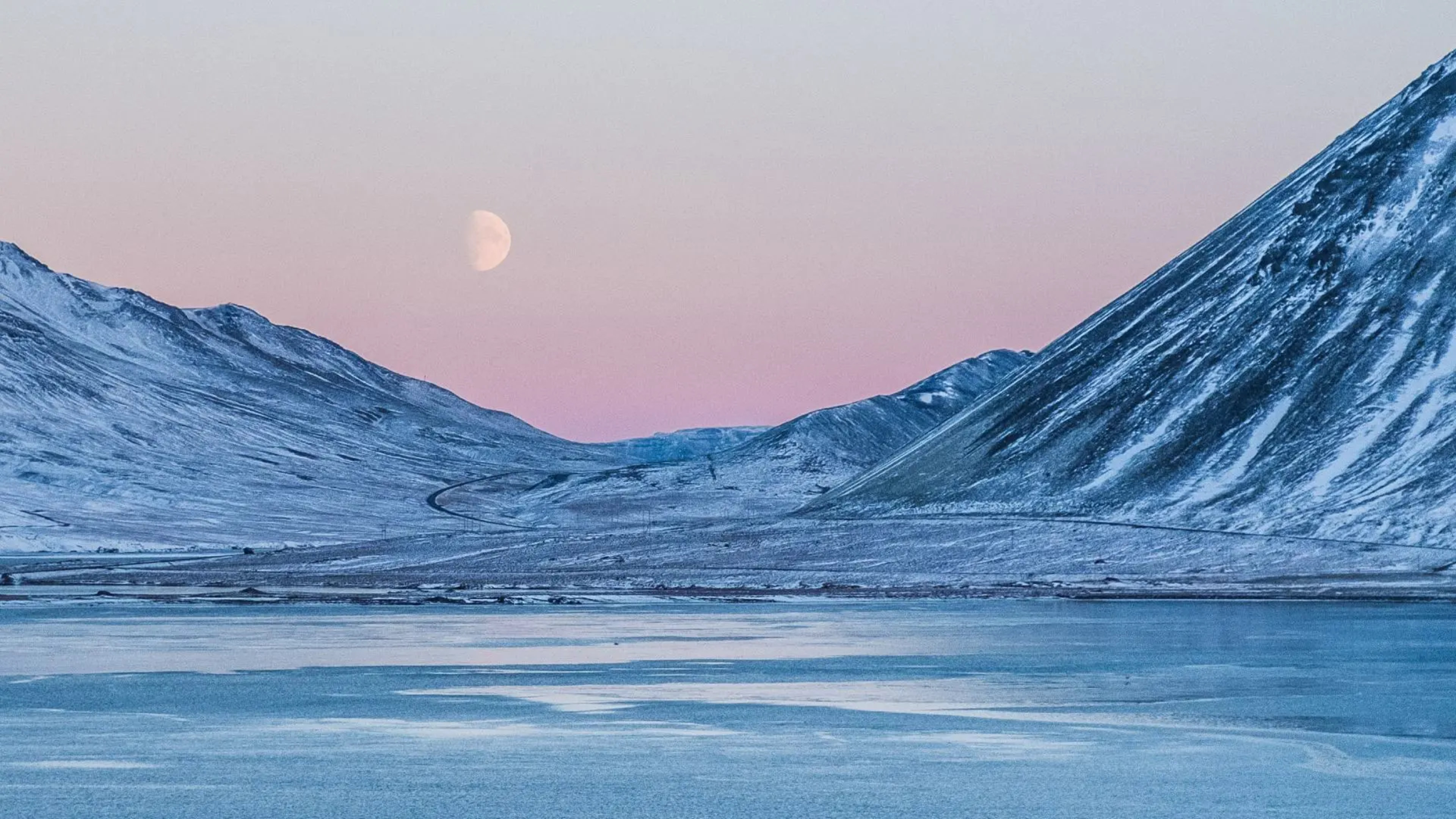 iceland-sunset-moon-daiwei-lu.jpg.webp