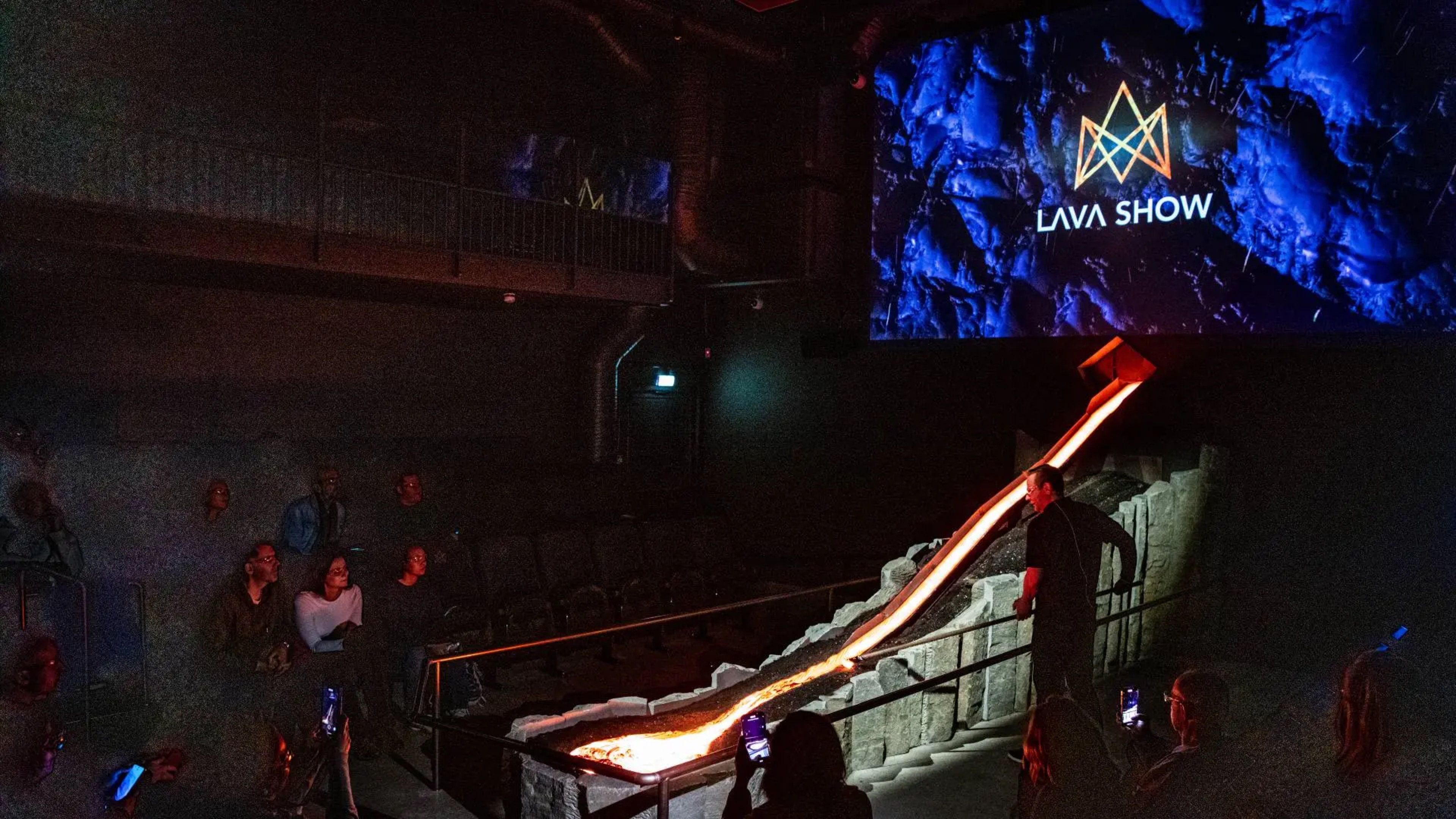 lava-show-demonstration.jpg.webp