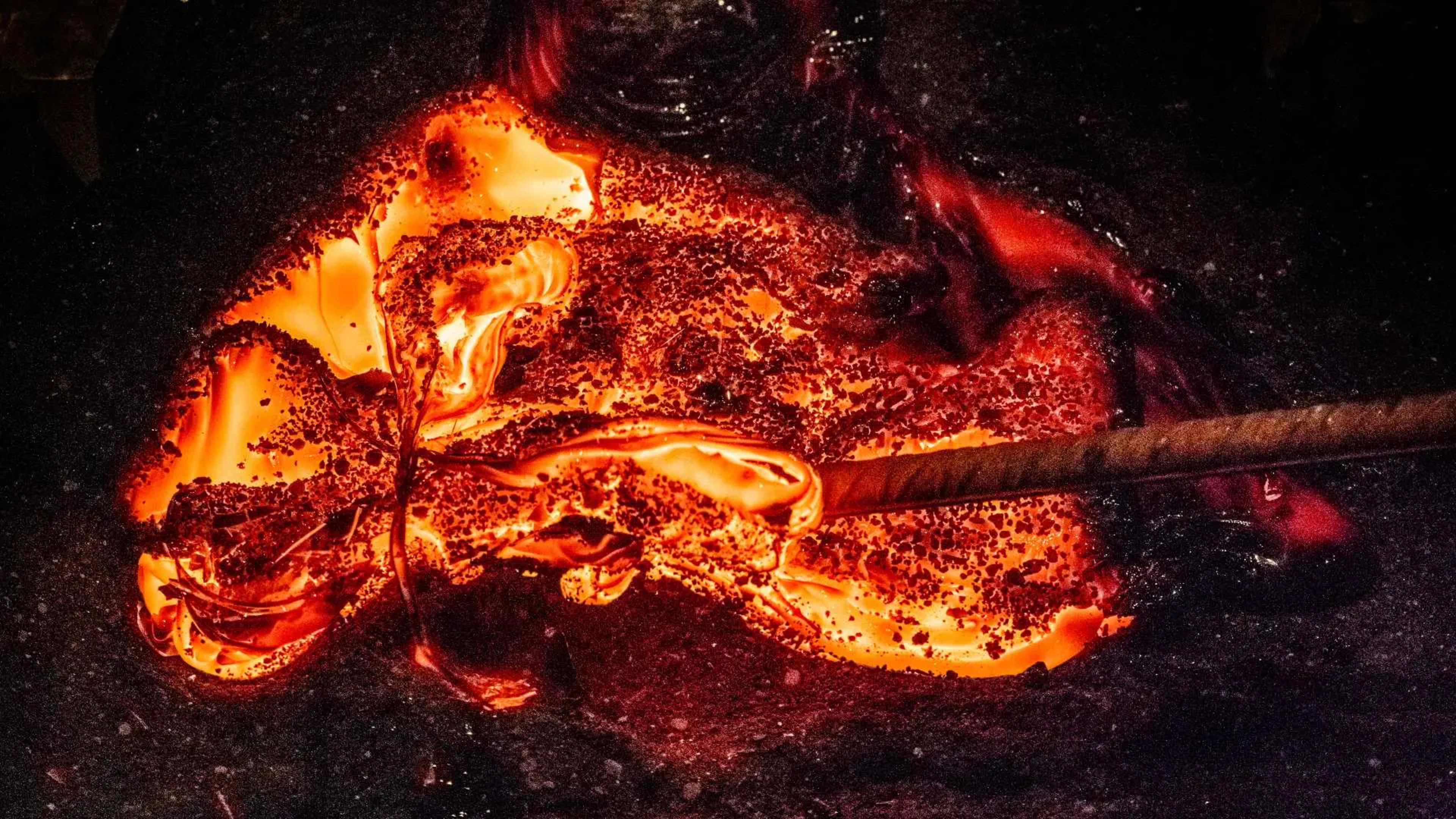 lava-show-liquid-lava.jpg.webp