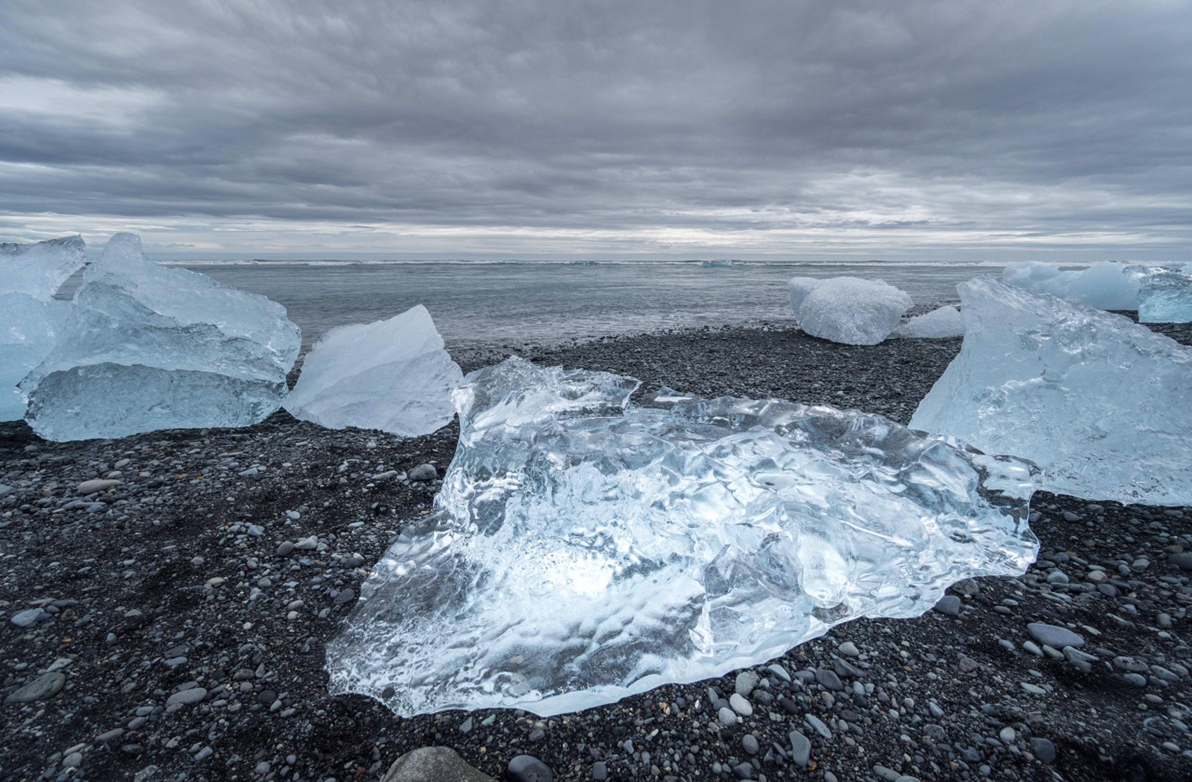 Diamond-beach-jokulsarlon-glacier-lagoon-in-Iceland.jpg