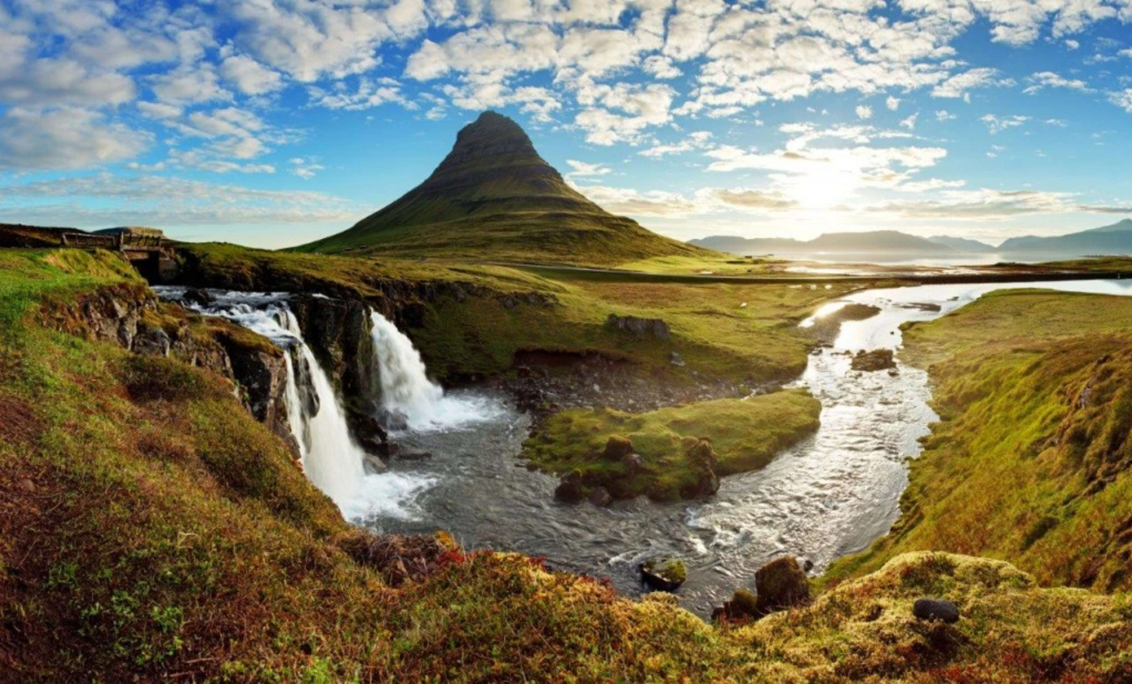 View over the Kirkfjufell mountain in Snæfellsnes Peninsula