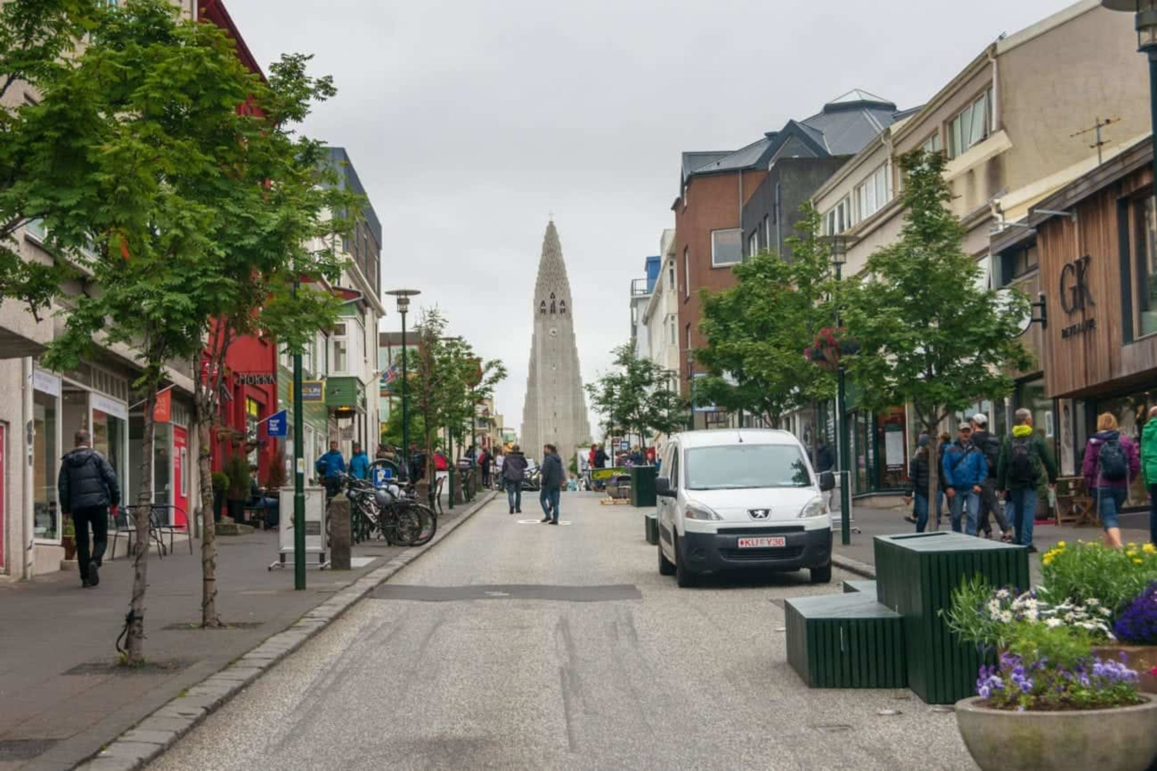 The road leading to Hallgrimskirkja