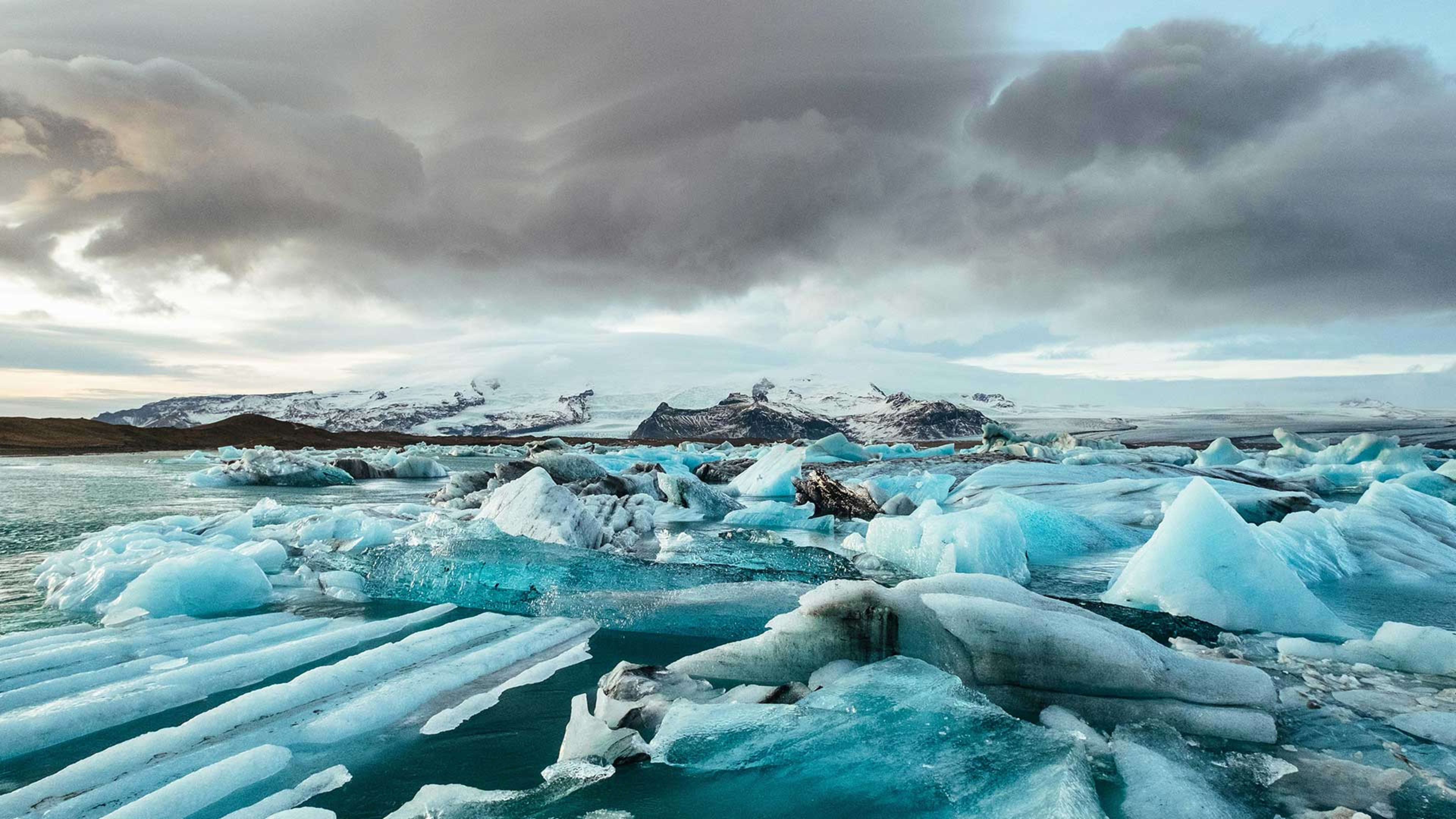 Blue ice at Jökulsárlón Glacier Lagoon