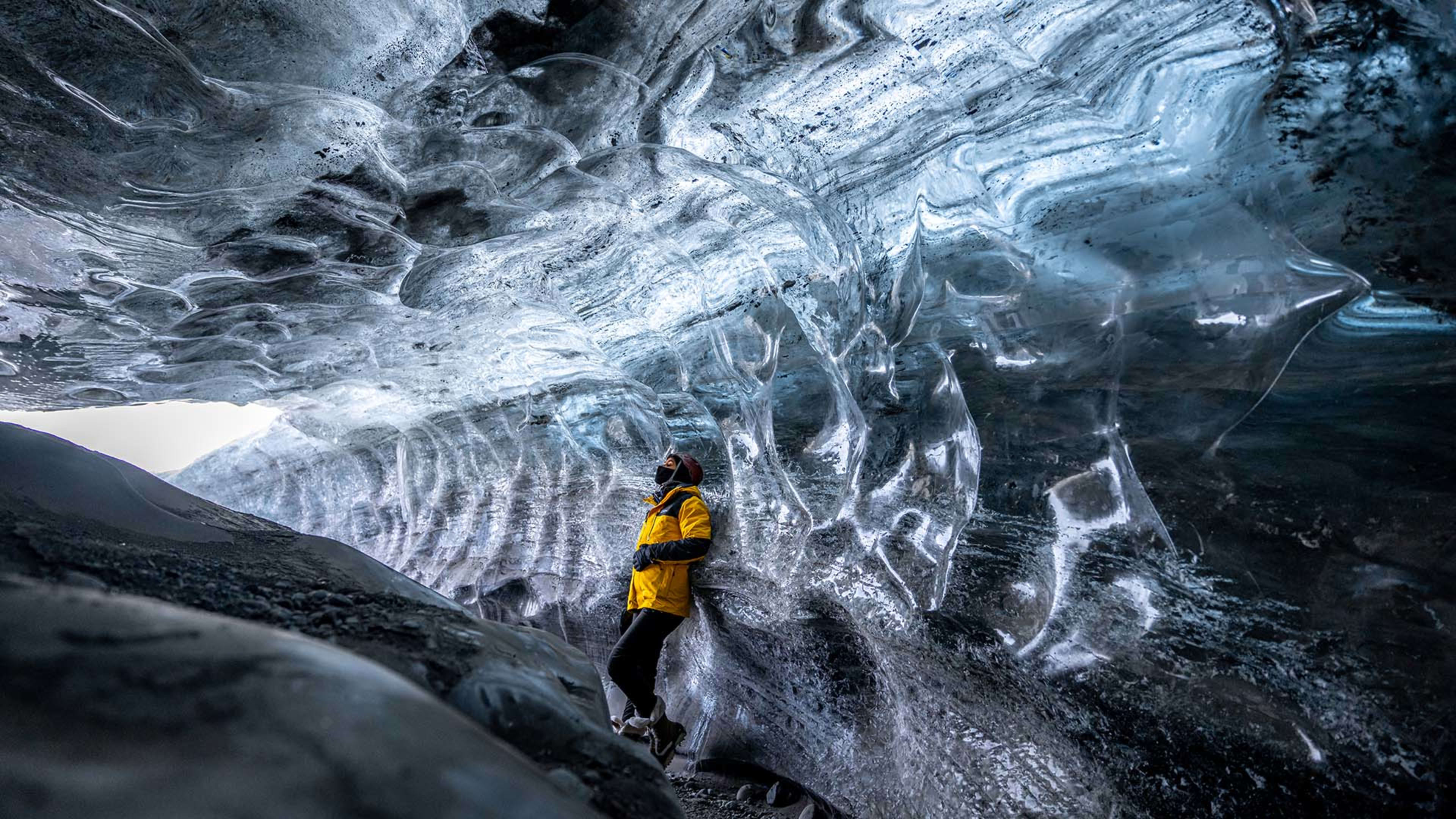 A person leaning against the wall of the Vatnajökull ice cave © Matthew Shearer