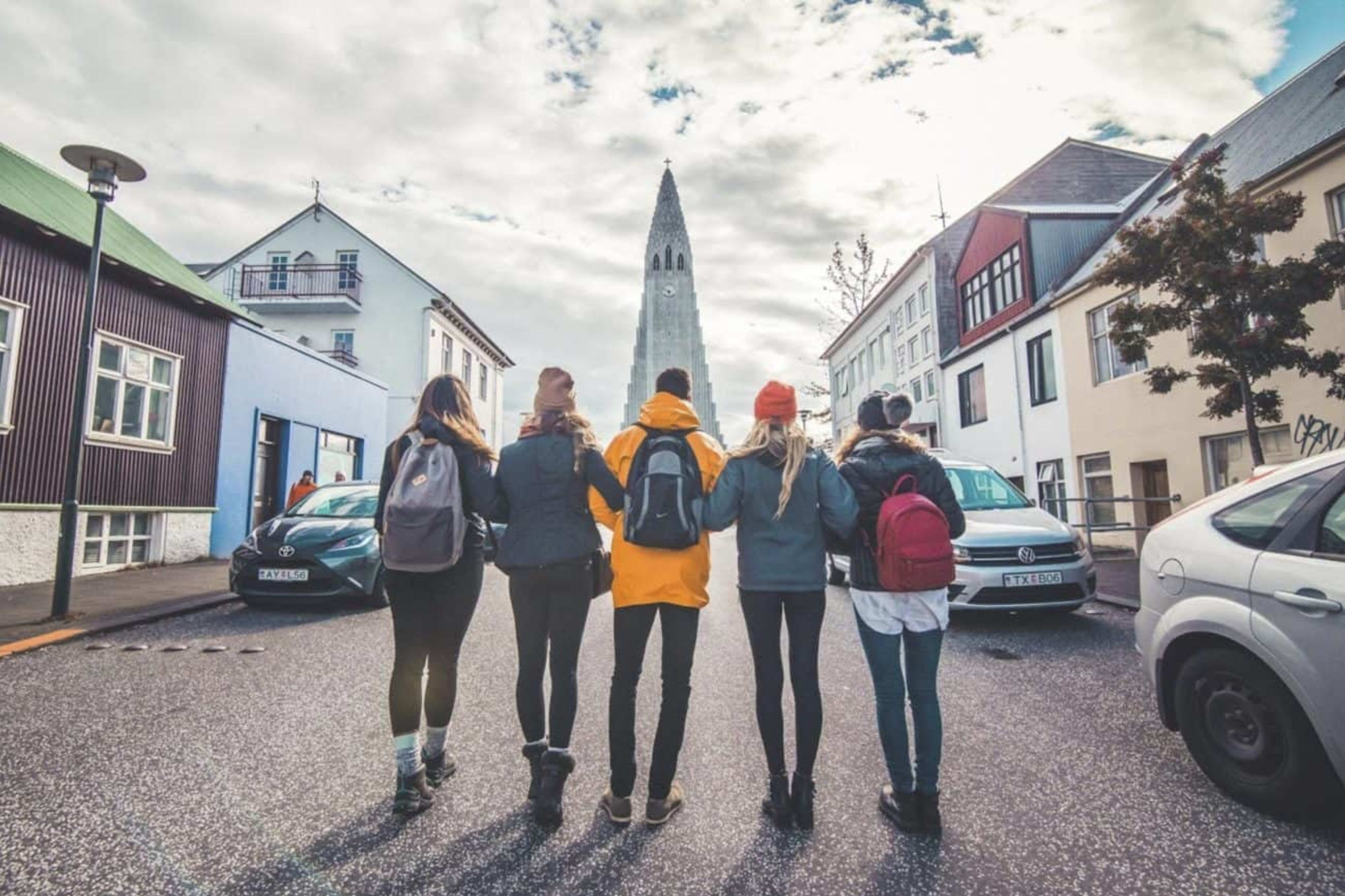 People walking toward Hallgrimskirkja church