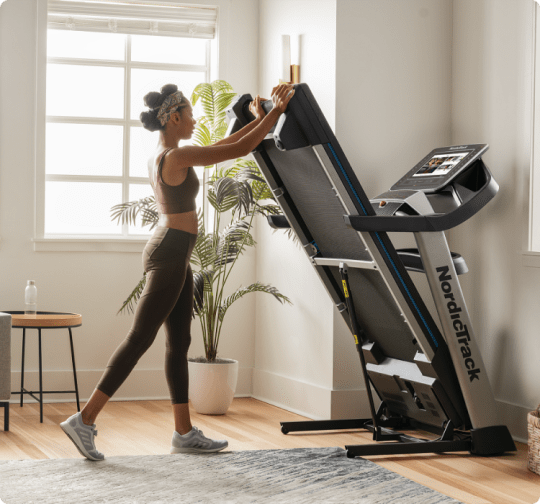 Installez et rangez rapidement dans des espaces de toutes tailles avec l'assistance EasyLift™.