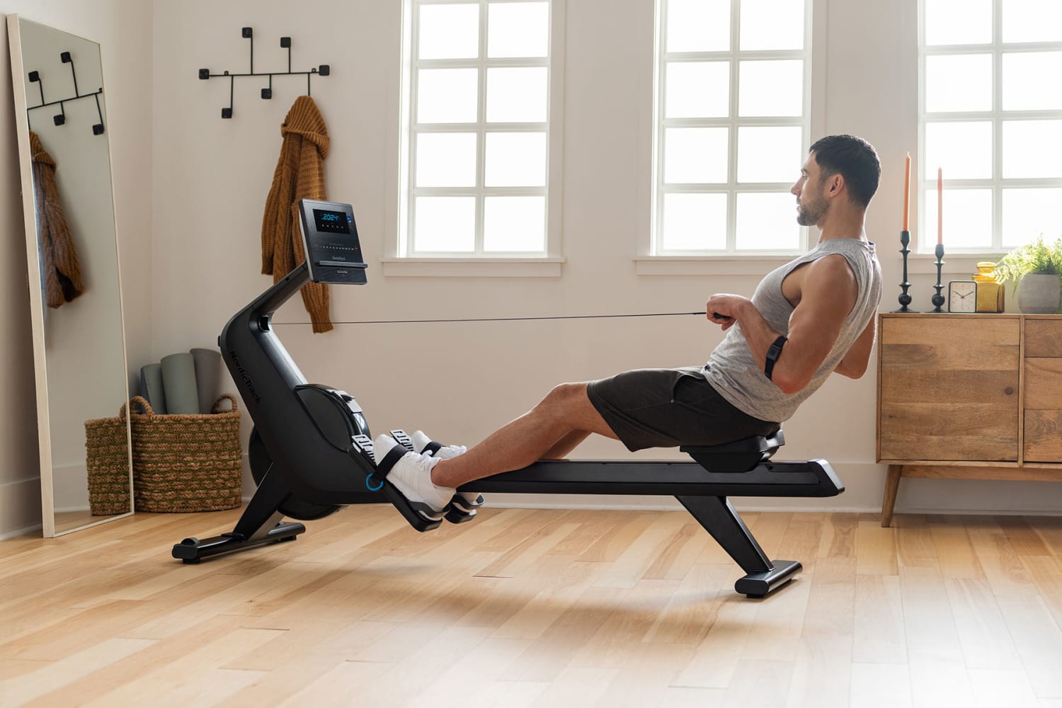 SportZone - 🤩La máquina de remo NordicTrack RW500 es perfectamente  adecuada para un gimnasio en casa. 🟢 El remo permite realizar un cardio  exigente, sin alto impacto, protegiendo y estimulando las articulaciones.