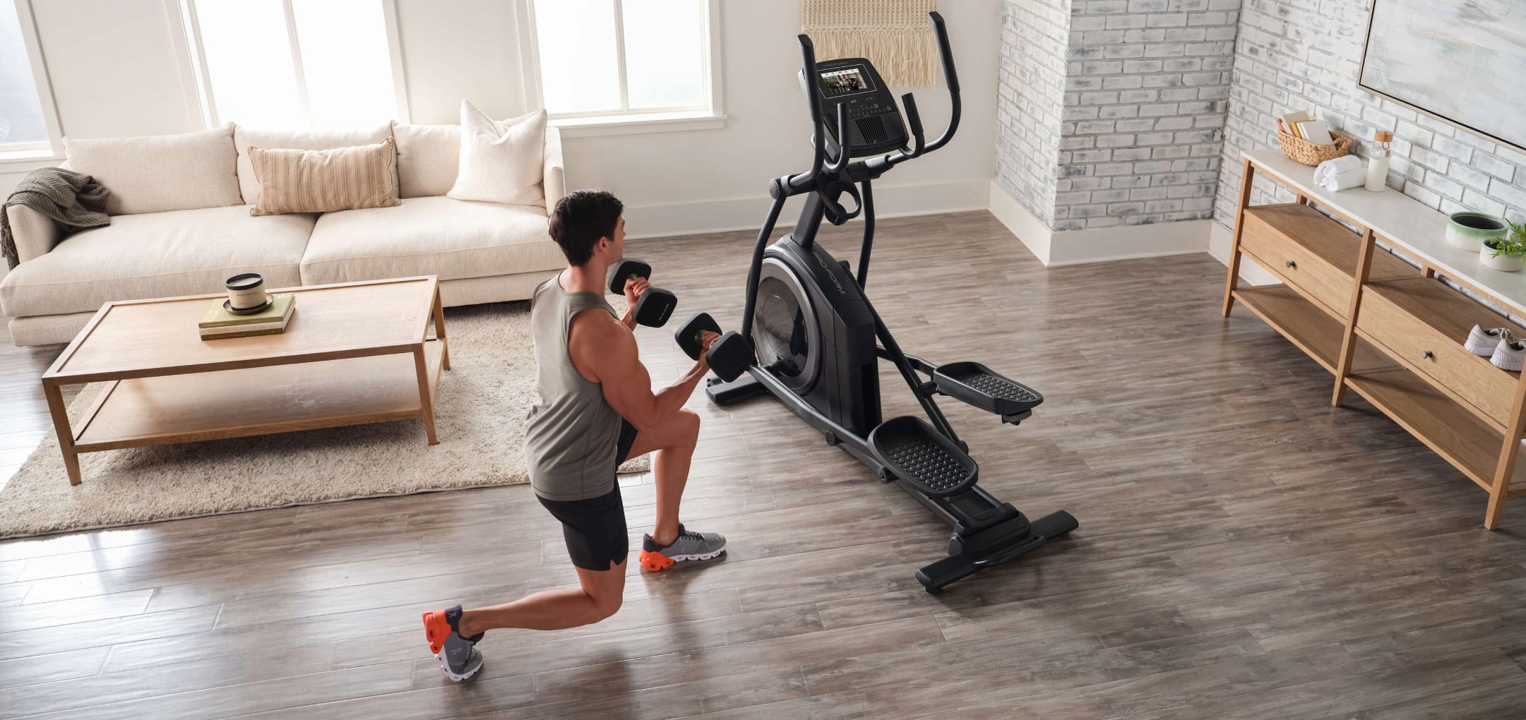 Man doing a workout off the Carbon E10 with an iFIT trainer.