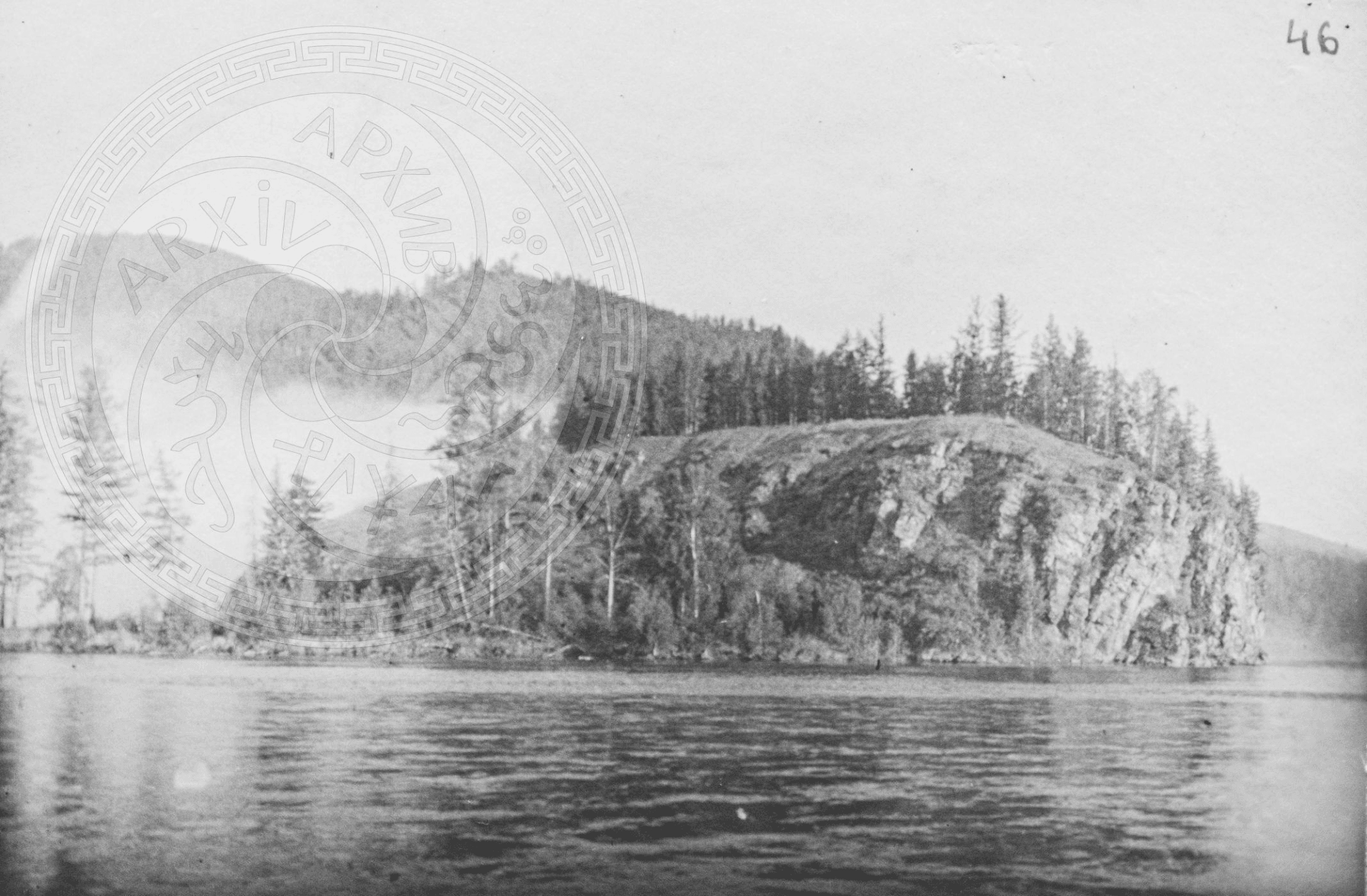 Фот. 3. Берега реки Пий-Хем (Бий-Хем) между Тоора-Хемом и Харгалом. 1928 г.