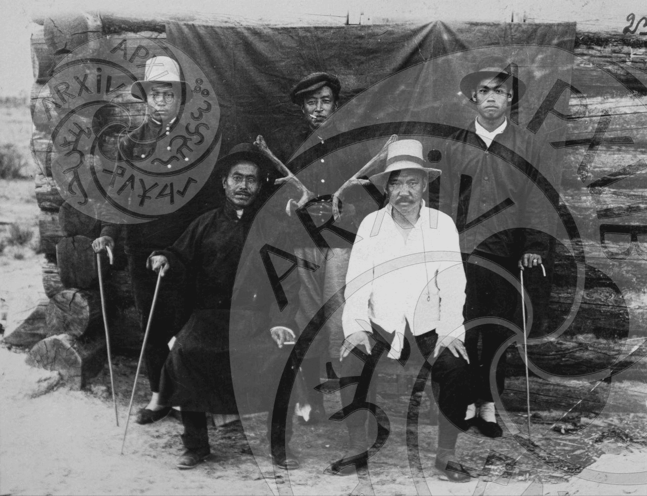 Фот. 15. Торговцы-китайцы п. Бай-Хаак Тандинского района (хошуна). 1920–1930-е гг.