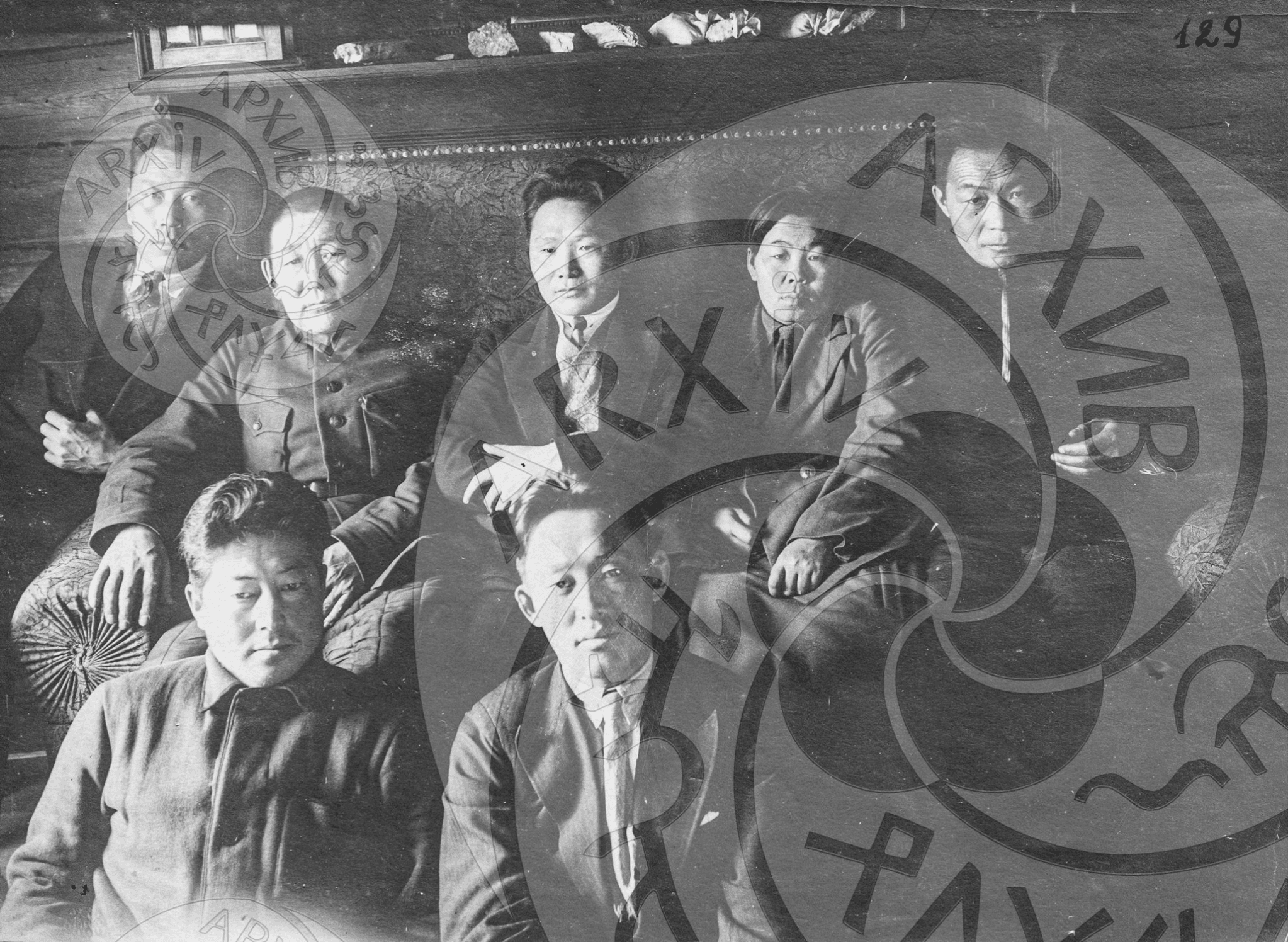 Фот. 14. Кызыл-оол, Чурмит-Тажи, Тока, Таня, Тастай-оол — министр культуры, Товарищтай — министр МВД, Лопсан — председатель Тувинценкоопа. 1925 г.