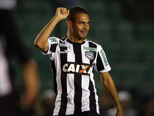 Galo, Corinthians e Palmeiras brigam por Clayton