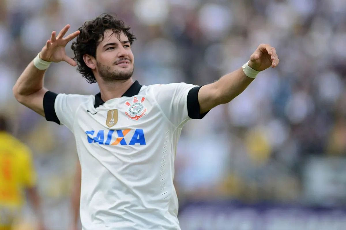 VIDEO: Pato pode ser a solução para o Corinthians 08/01/2016 19h56