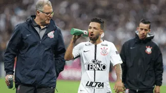 Clayson explica confusão com Felipe Melo: 'Está me ameaçando desde o Paulista, hoje quis dar uma de doido'