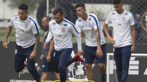 Corinthians deve ter pelo menos 'cinco ou seis' reforços em 2018