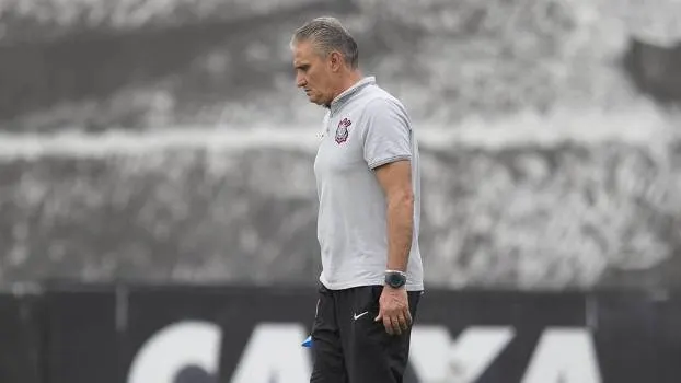 Tite repete escalação em treino e indica meio-campo 'plano B' contra o Goiás; Arana volta