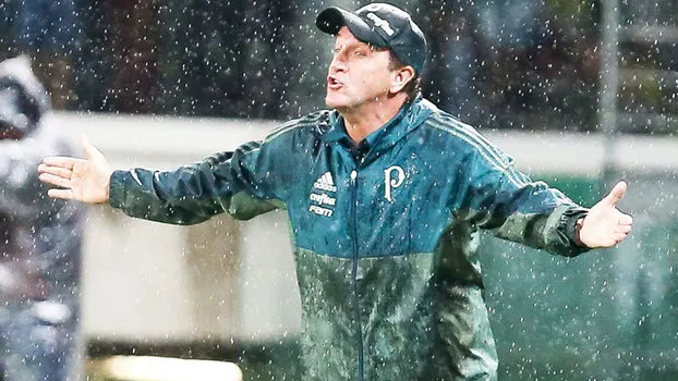 Em oito meses, Palmeiras gastou R$ 80 milhões a mais do que o previsto com o futebol profissional