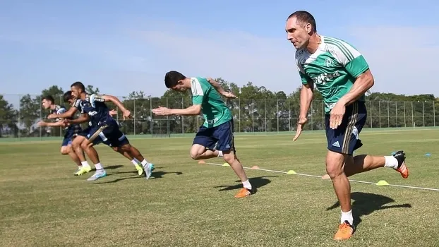Musculação e treino em campo reduzido fecham semana do Palmeiras