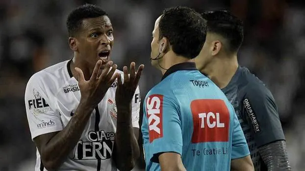 Contra e a favor: erros de arbitragem perseguem Corinthians; veja se time ganhou ou perdeu mais pontos com eles