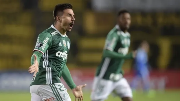 Palmeiras se corrige no 2º tempo, vira sobre o Peñarol e encaminha classificação na Libertadores