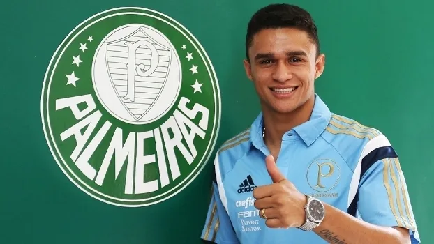 Erik assina contrato com o Palmeiras, elogia estrutura e ressalta: 'Alegria gigante'