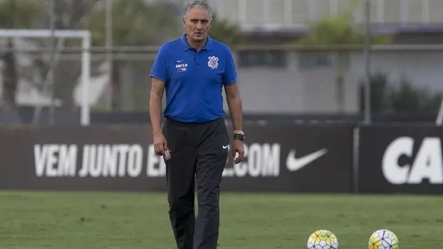 Corinthians busca soluções internas para iminente saída de Felipe