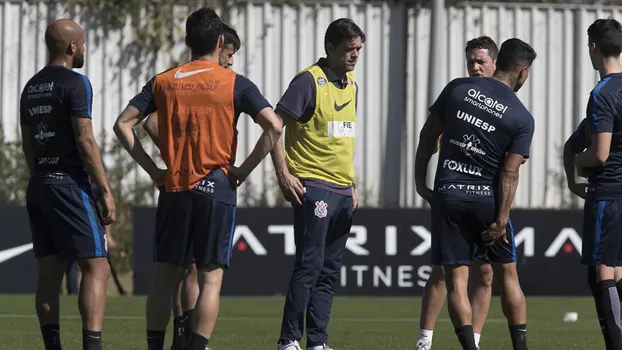 Sem convocados, Corinthians tem treino pegado em reapresentação pós-derrota