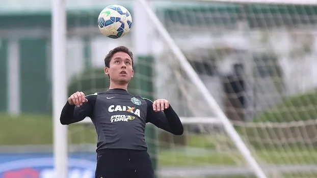 Após não acertar com clube da Tailândia, Keirrison é anunciado no Londrina 