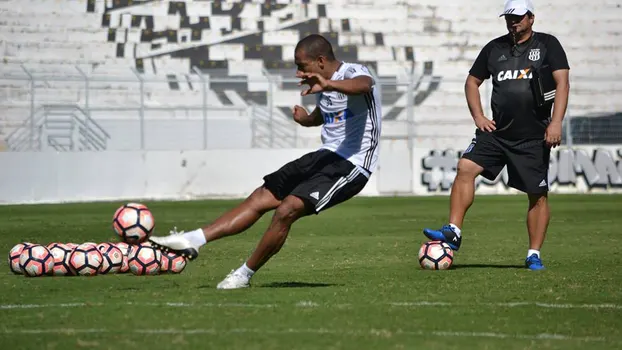 Zagueiro da Ponte elogia Jô e o compara a Romário: “Lugar certo na hora certa”