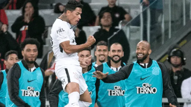 Ela atrapalha: Corinthians reage e põe mão e meia na taça com recorde negativo de posse de bola