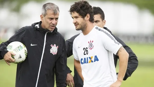 Pato terá seis meses para mostrar que pode ficar em definitivo no Chelsea