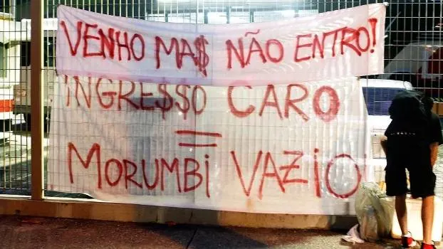 Enquanto economia do Brasil despenca, preço do ingresso no Brasileiro dispara