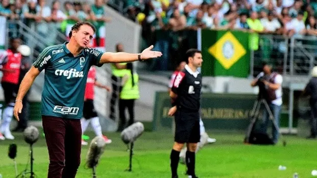 Em só 7 jogos, Cuca já escalou 21 jogadores como titulares e pela 1ª vez fica abaixo dos 50%