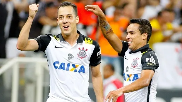Rodriguinho fica curioso e sonda Jadson sobre retorno ao Corinthians