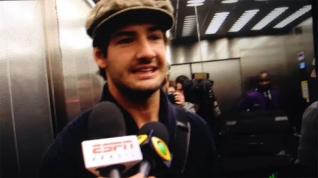 Pato chega a Londres para fazer exames e assinar com o Chelsea