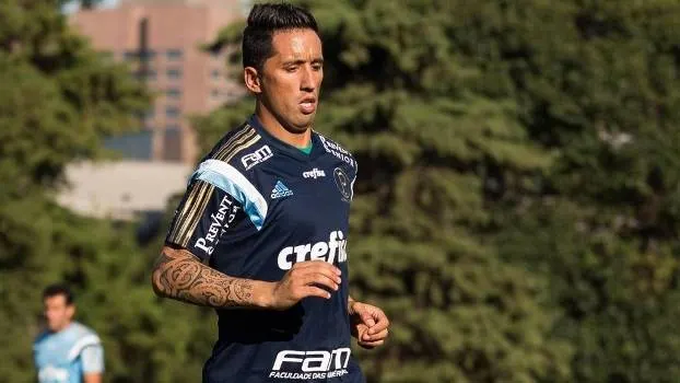 Lucas Barrios faz exame e é liberado para defender a seleção paraguaia