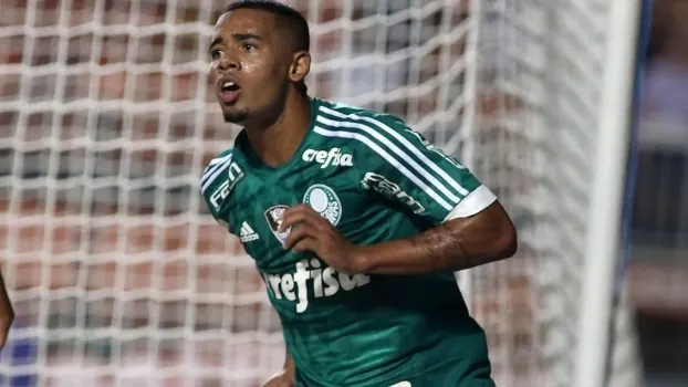 Gabriel Jesus mostra alívio com vitória e golaço: 'Era complicado dormir'