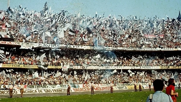 Ingresso a R$ 8, meio kg de maconha e bandeiras: como Corinthians x Ponte teve 146 mil pessoas no Morumbi