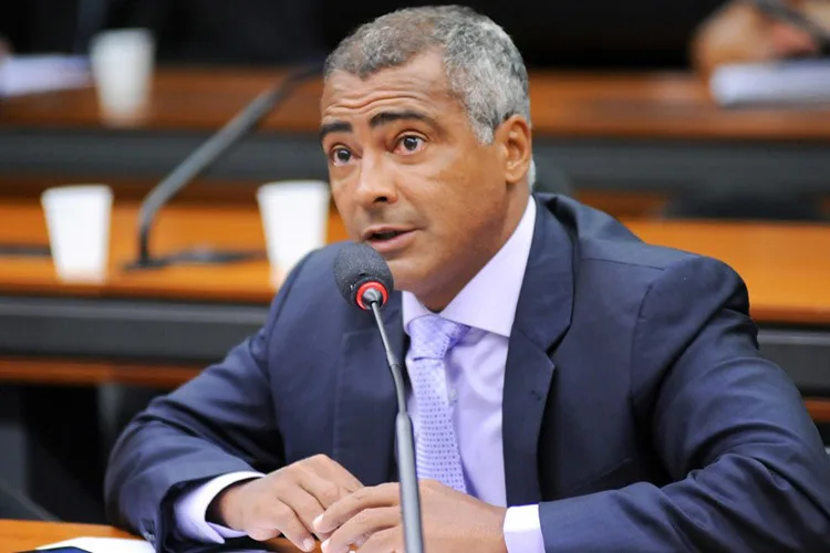 [OFF] Romário oficializa candidatura à Prefeitura do Rio e surpreende equipe da CPI do Futebol