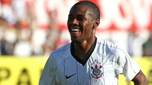 Elias está 'apalavrado' com o Corinthians, 'só' o falta o dinheiro.