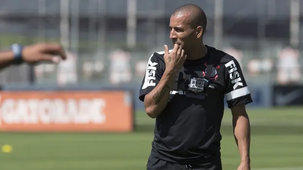 'Sheik' não aparece sequer entre os reservas em treino tático do Corinthians.