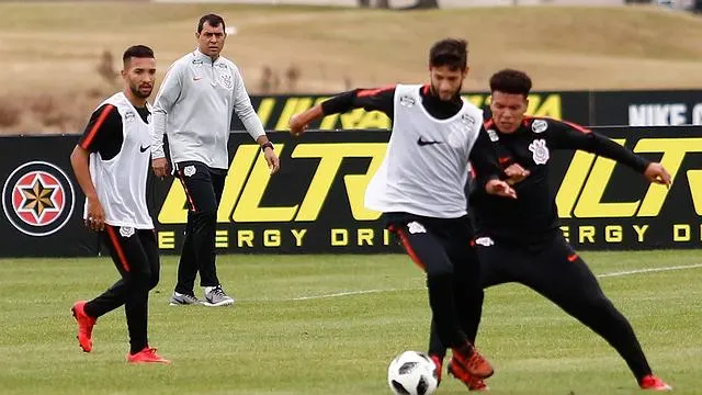 Corinthians faz treino leve e não indica time para encarar o Rangers