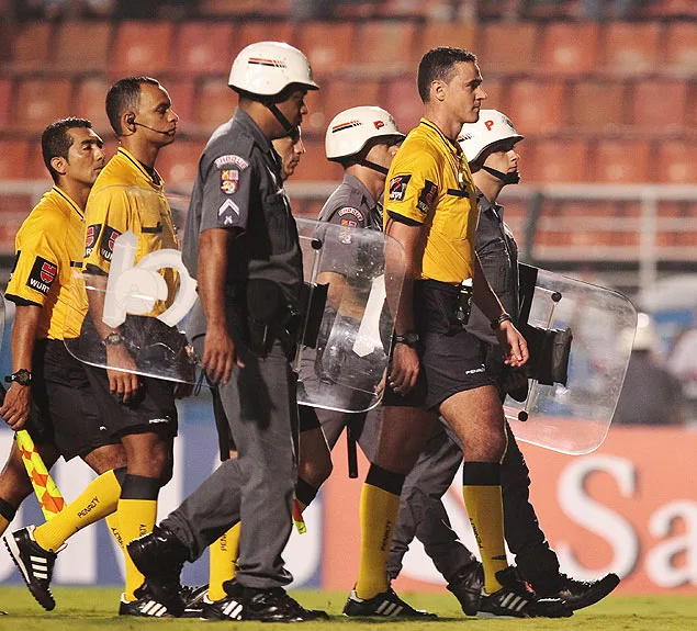 Conmebol divulga árbitro que vai apitar a primeira partida do Timão pelas oitavas de final da Libertadores; veja