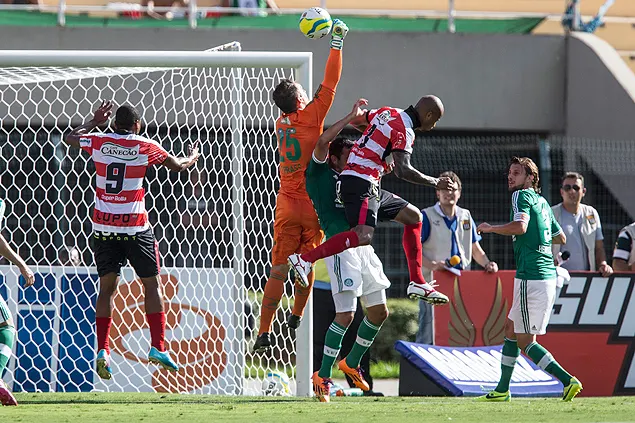 Goleiro do Palmeiras evita assumir papel de Paulo André no Bom Senso