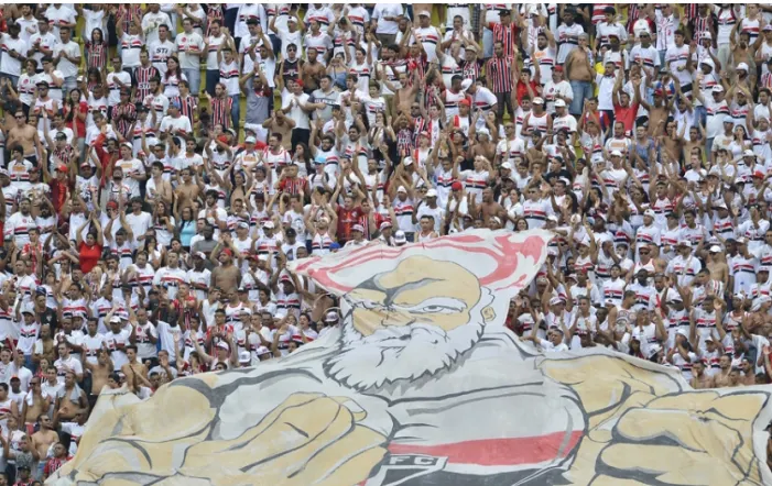 Torcedores do São Paulo entram em confronto após derrota no Pacaembu