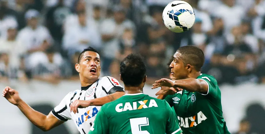 Corinthians visita Chapecoense em SC com foco total no Brasileirão